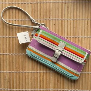 🌸Y2K Vintage & DISCONTINUED Coach Wristlet🌸